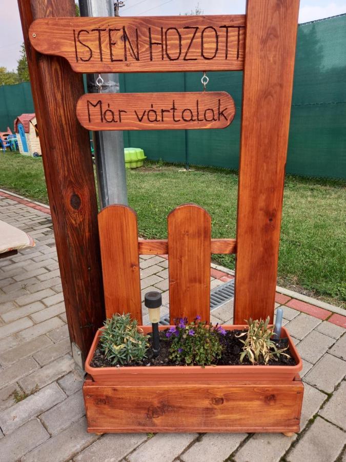 Jucus Vendeghaz Ξενοδοχείο Zalahaláp Εξωτερικό φωτογραφία